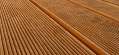 Behandelingsolie voor thermich behandeld hout zoals terassen en tuinhuizen