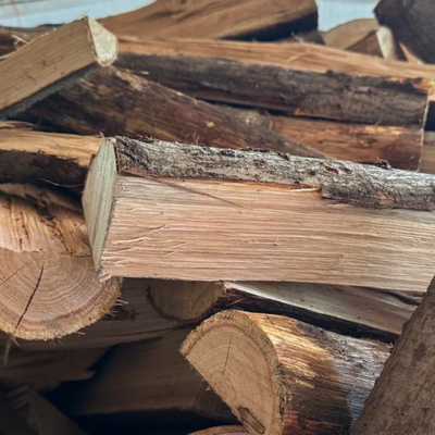 1 kuub brandhout in grote zak – 3 jaar windgedroogd hardhout, direct stookbaar en verpakt in een stevige Big Bag voor een schone opslag.