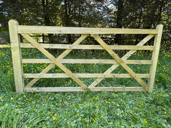 Stevige Engelse houten weidepoort in geimpregneerd naaldhout