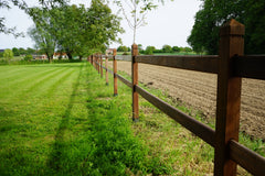 Paardenomheining tropisch hardhout met diamantkop en infrezing post van 8,5x8,5x220 cm met ligger in tropisch hardhout 300 cm lengte