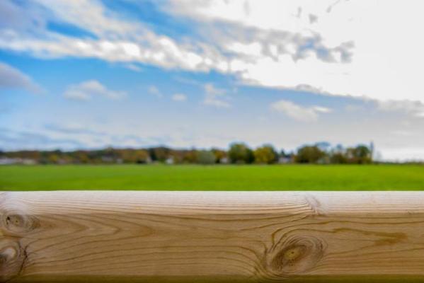 Paardenafsluiting - Rood Noors grenenhout met diamantkop - ligger