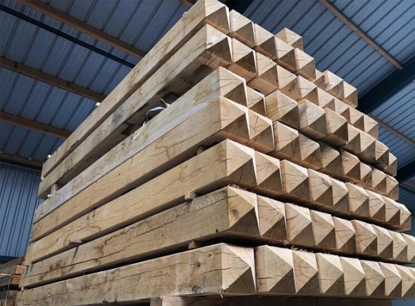 Poteaux carrés en chêne tête diamant - 20x20cm