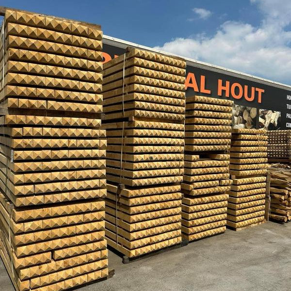 Poteaux carrés en chêne tête diamant - 12x12cm