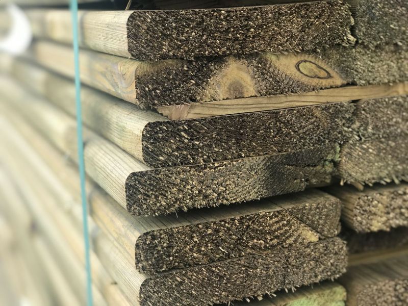 Geschaafde plank in geïmpregneerd hout 28 x 145 x 4200 mm
