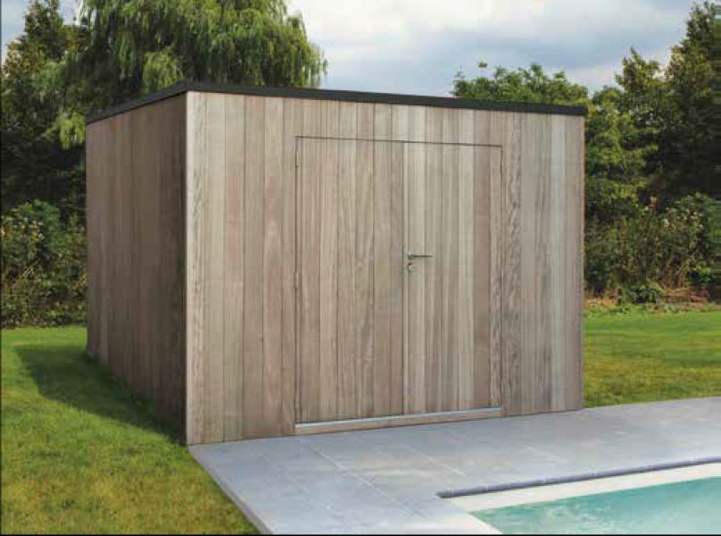 Box in iroko 300 x 500 cm met dubbele deur en verticale beplanking